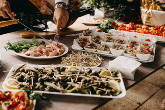 Uppläggningsfat för buffén