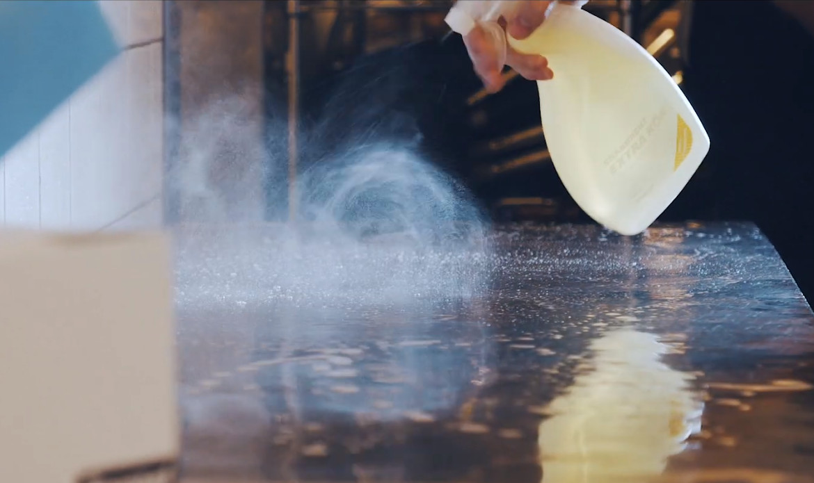 rengöring av arbetsytor i kök