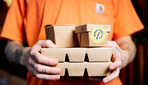 Take away boxar med tryckt etikett