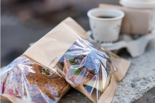 Plana påsar med fönster