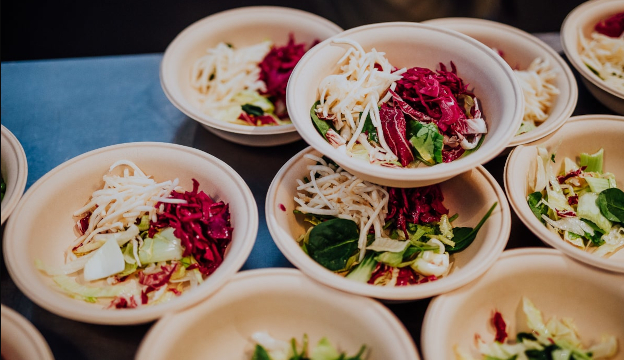 Neutrala pappersformar för catering 