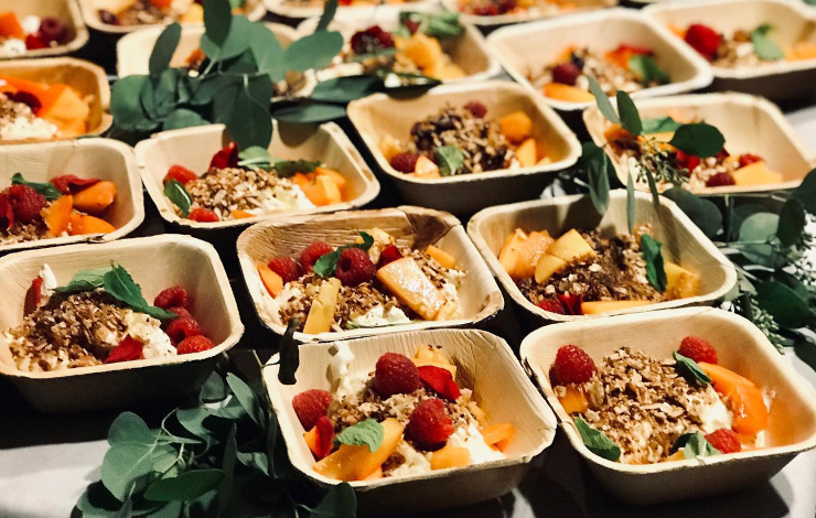 Palmbladstallrikar med smakfull servering