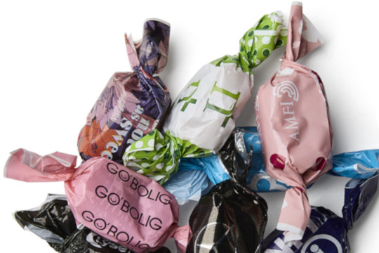 Kolor i tvinnat papper med tryck