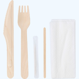 Engångsbestick i trä med servett 