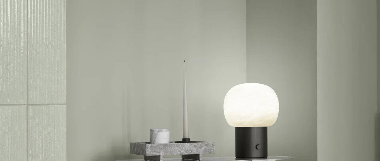 Bordslampa och ljus från Blomus