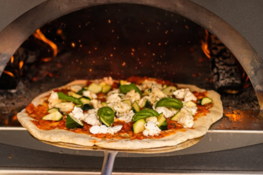 Pizza på pizzaspade