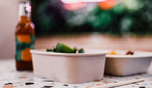 Pappersform i bagasse för tak away