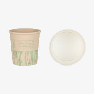 En brun dessertbägare och vit glassbägare