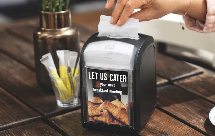 Vita servetter i servettdispenser 