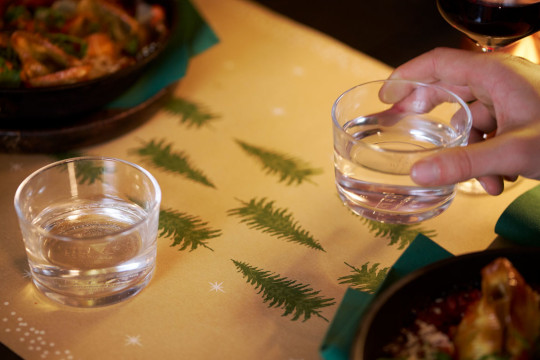 Duk och servett från Dunis julserie Humble trees