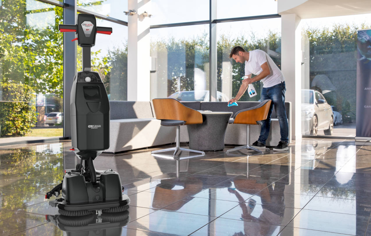 Städmaskin fristående i svart färg