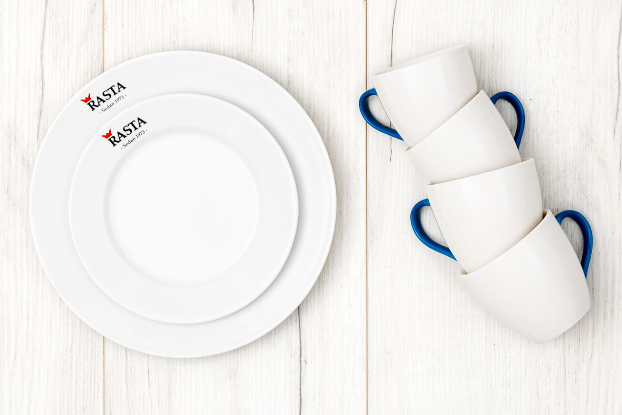 Flergångsartiklar, tallrikar och glas med logo