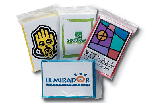 Förpackning - vikbar regnponcho med huva