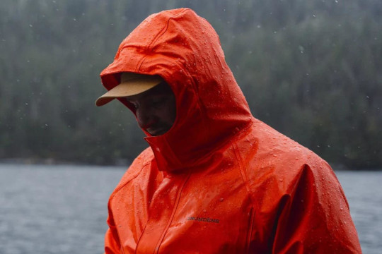 Learn which rainwear suits your needs. Find out what level of protection you require and what to consider when choosing.