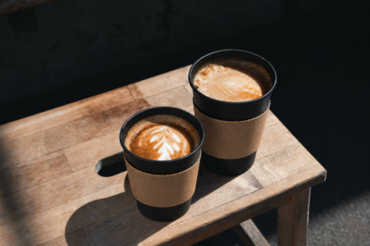 Onyx pappersmugg med kaffekrage